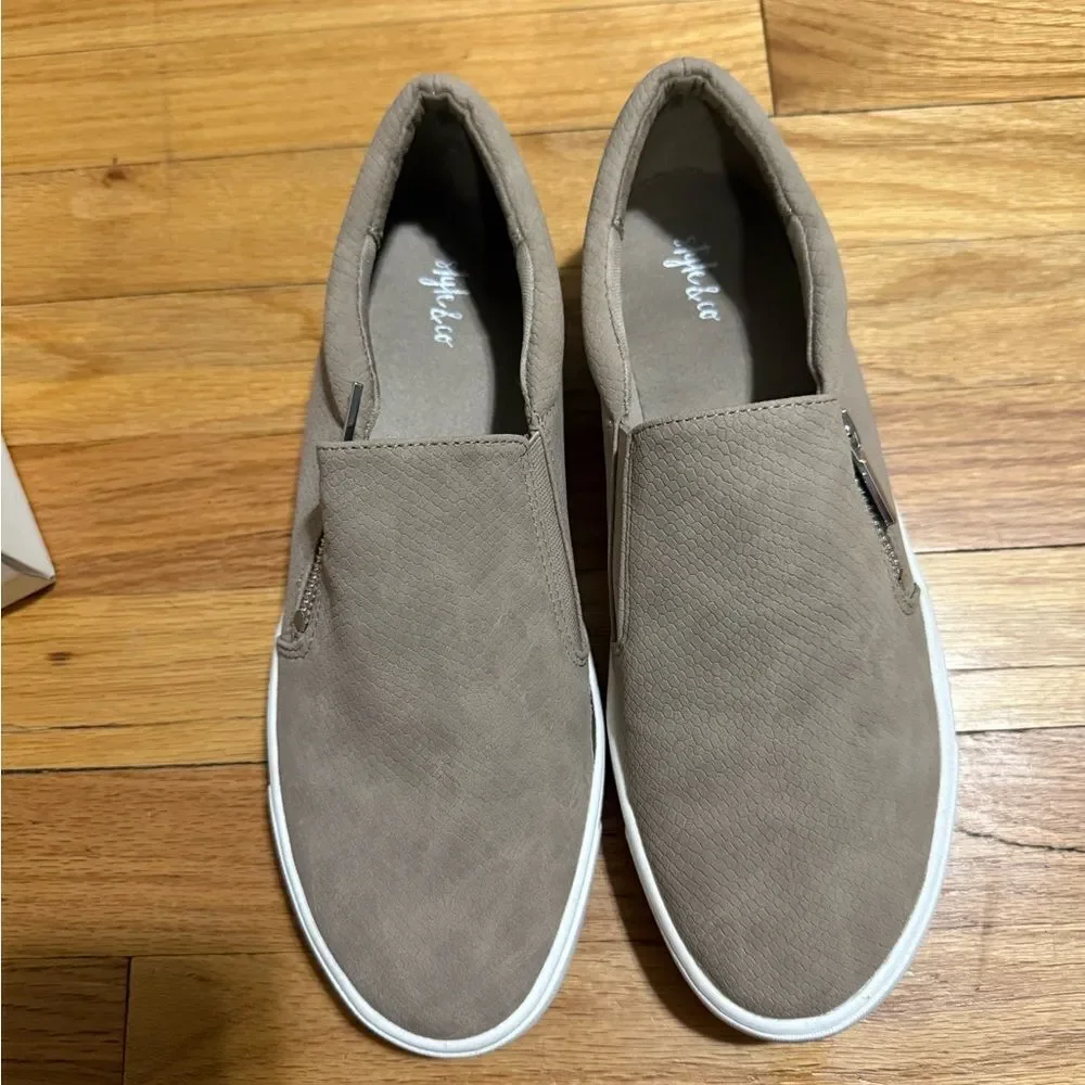 Style & Co | Moira Zip sneaker